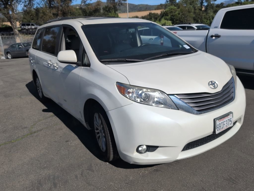 Used 2017 Toyota Sienna XLE video 2