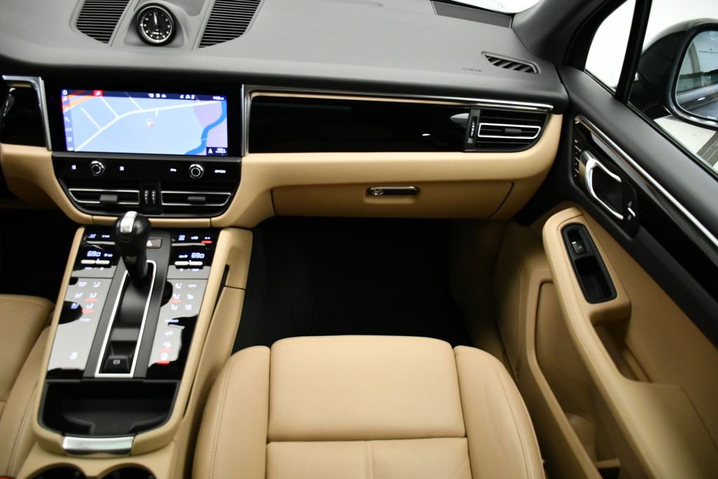 Certified 2023 Porsche Macan Turbo image 25