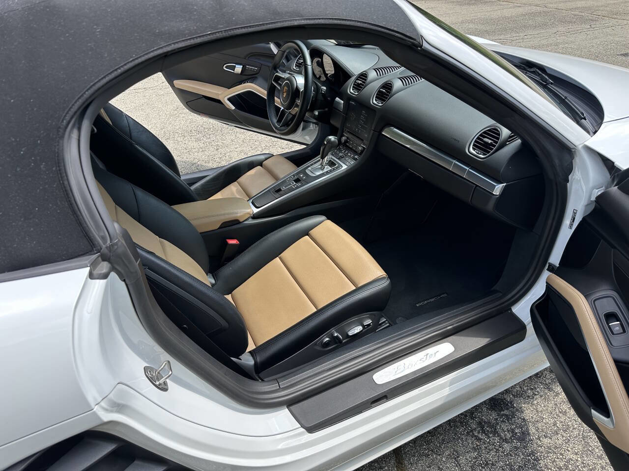 Used 2018 Porsche 718 Boxster Base 2dr Convertible RWD image 14