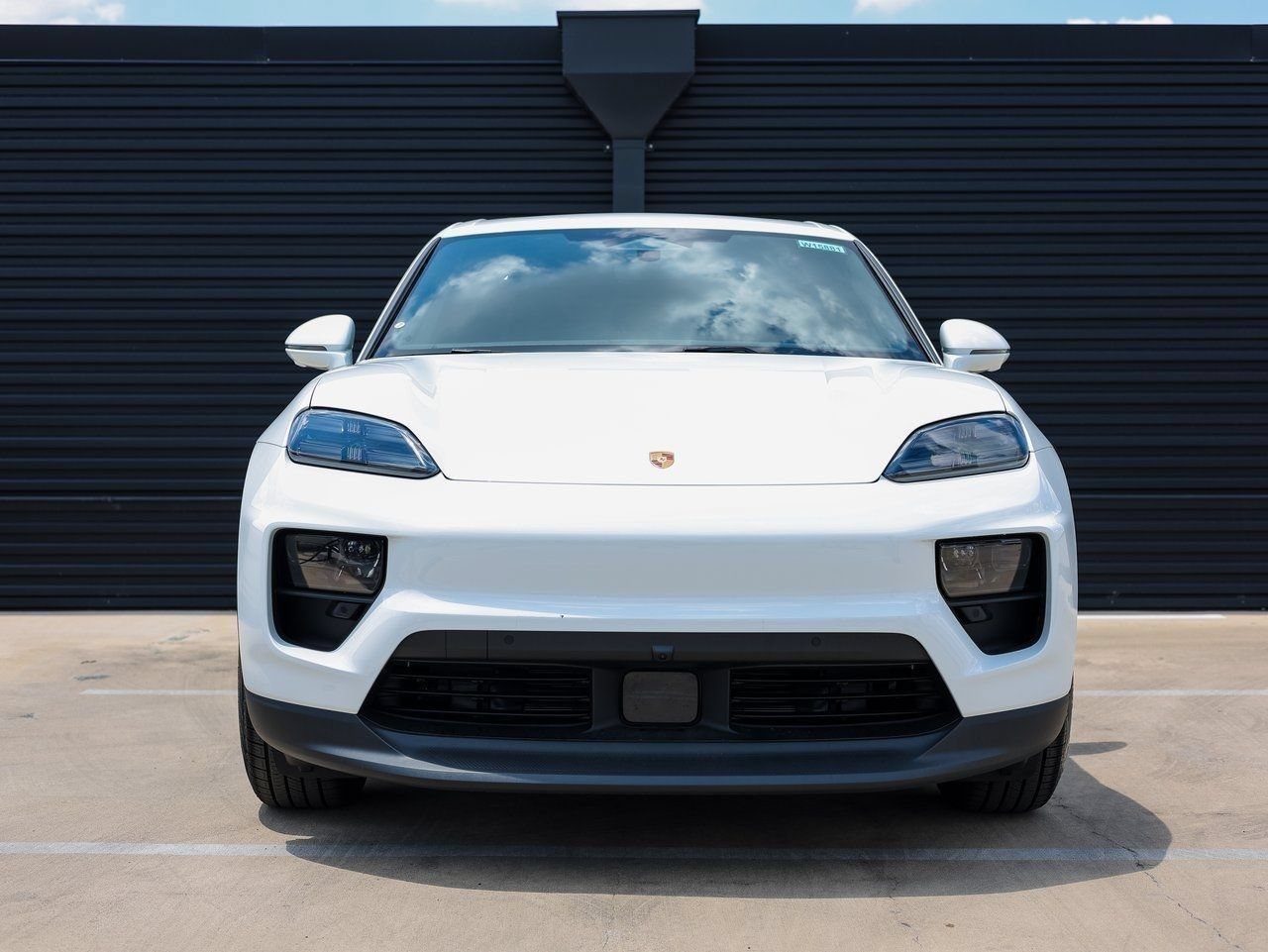 New 2025 Porsche Macan Electric RWD image 10