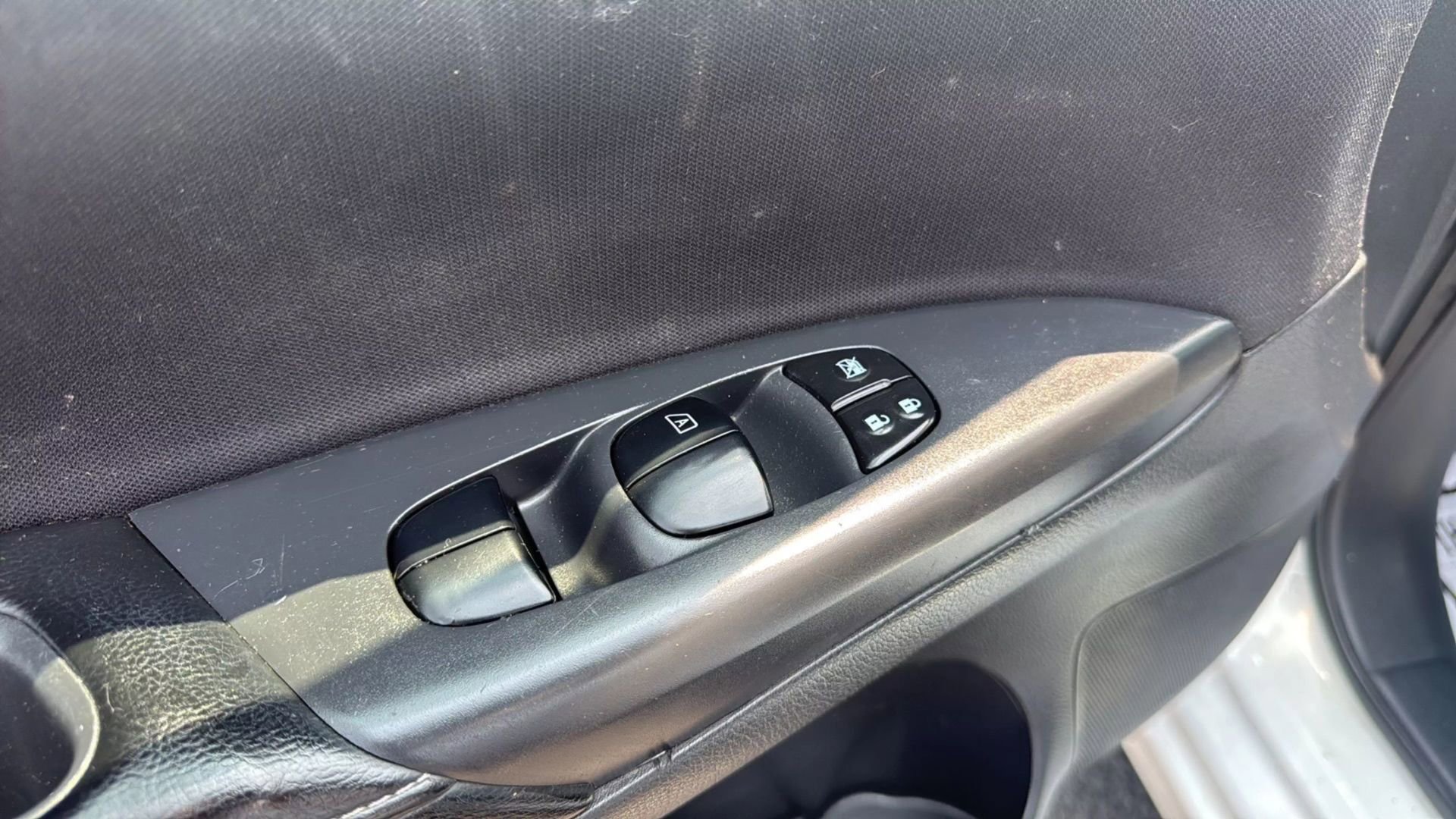 Used 2016 Nissan Sentra S image 11