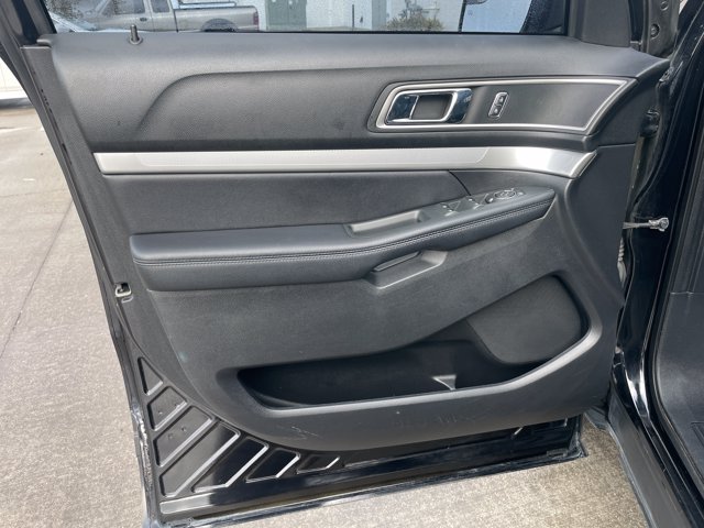 Used 2017 Ford Explorer XLT AWD/4WD image 11