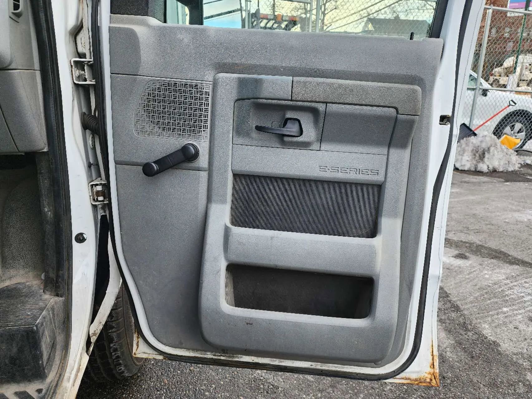 Used 2011 Ford E-250 and Econoline 250 image 8