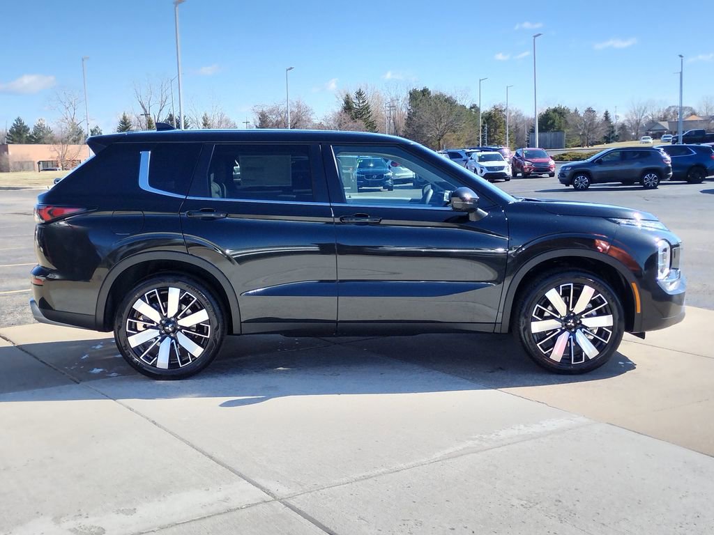 New 2026 Mitsubishi Outlander SE image 15