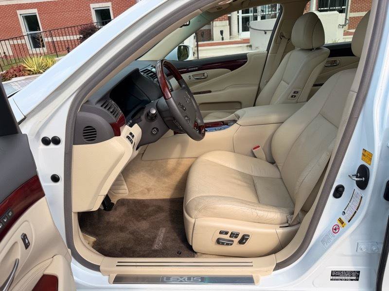 Used 2010 Lexus LS 460 RWD image 14