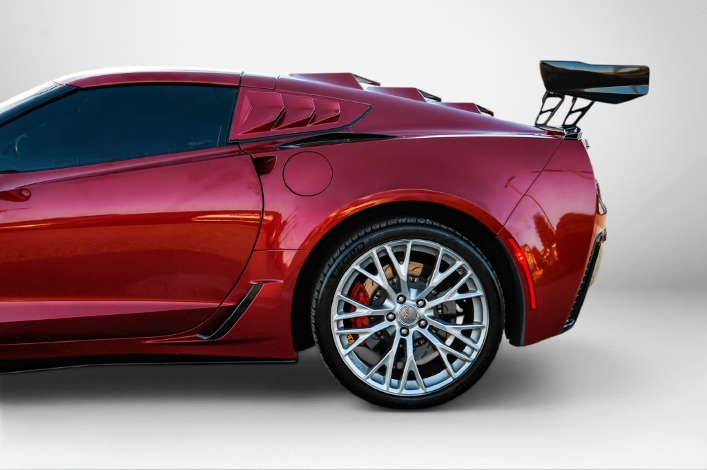 Used 2015 Chevrolet Corvette Z06 w/ 2LZ Preferred Equipment Group RWD image 12