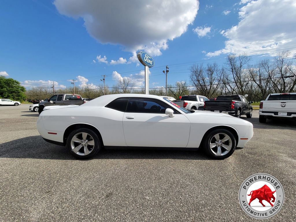 Used 2016 Dodge Challenger SXT image 7