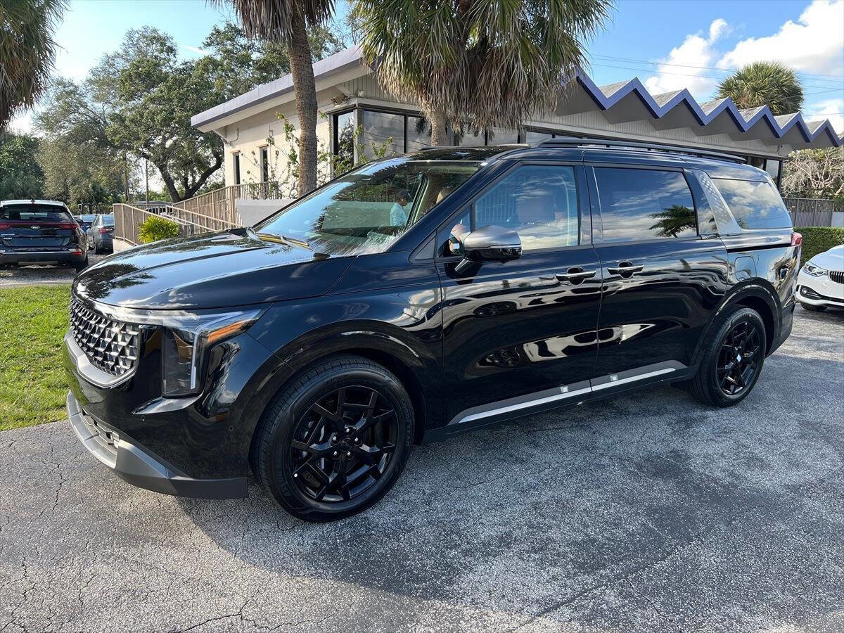 Used 2026 Kia Carnival SX w/ SX Dark Edition Package image 1