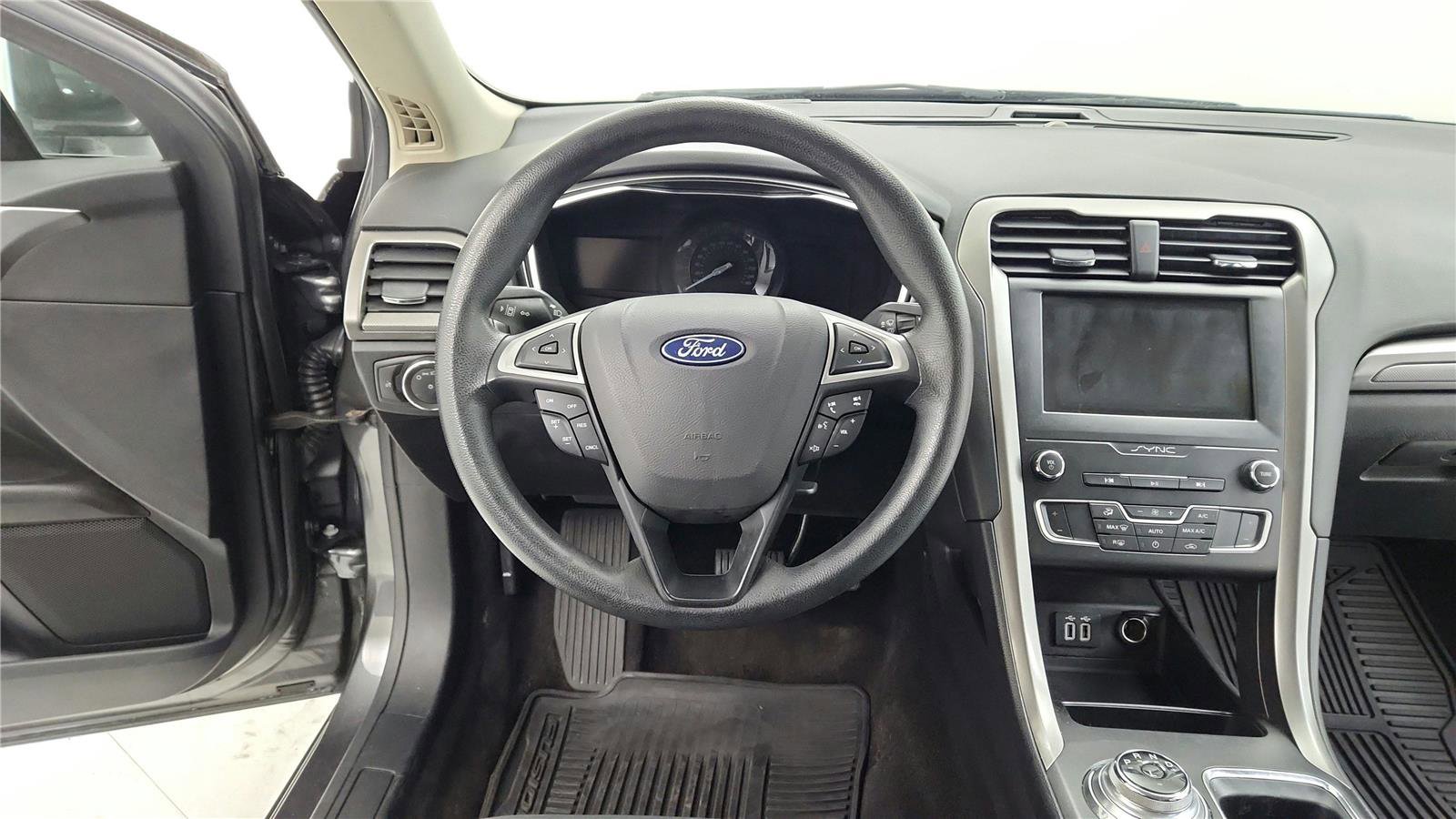 Used 2020 Ford Fusion SE image 42