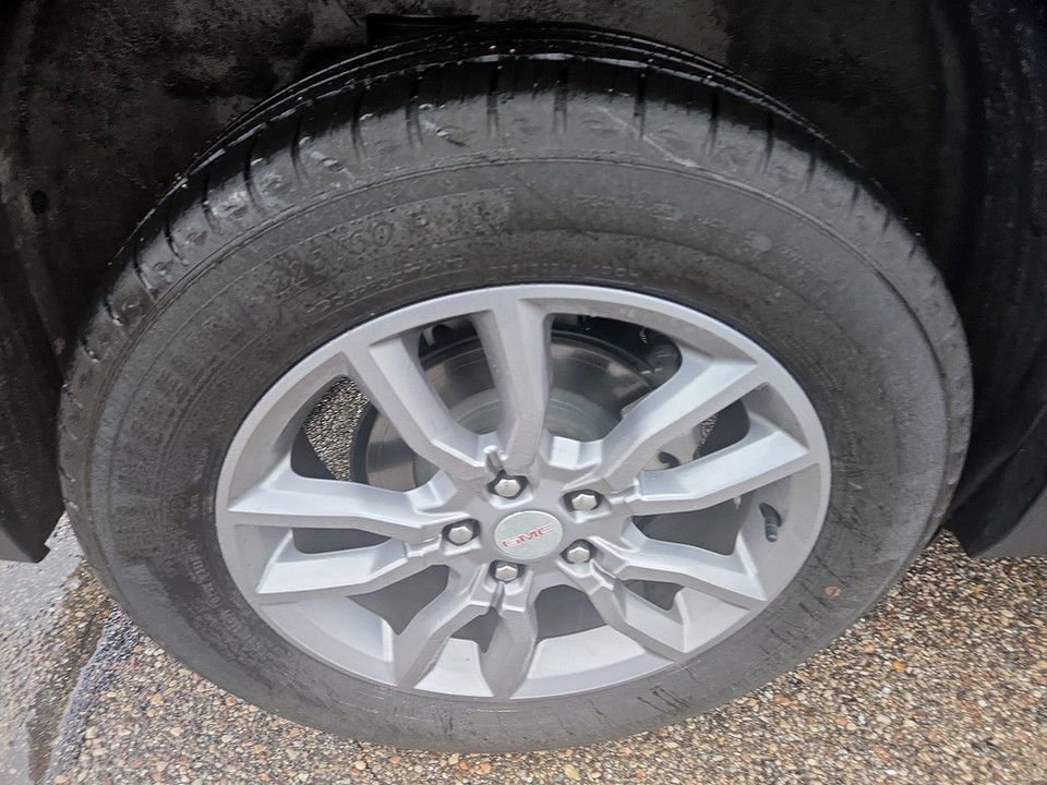 Used 2024 GMC Terrain SLT image 34