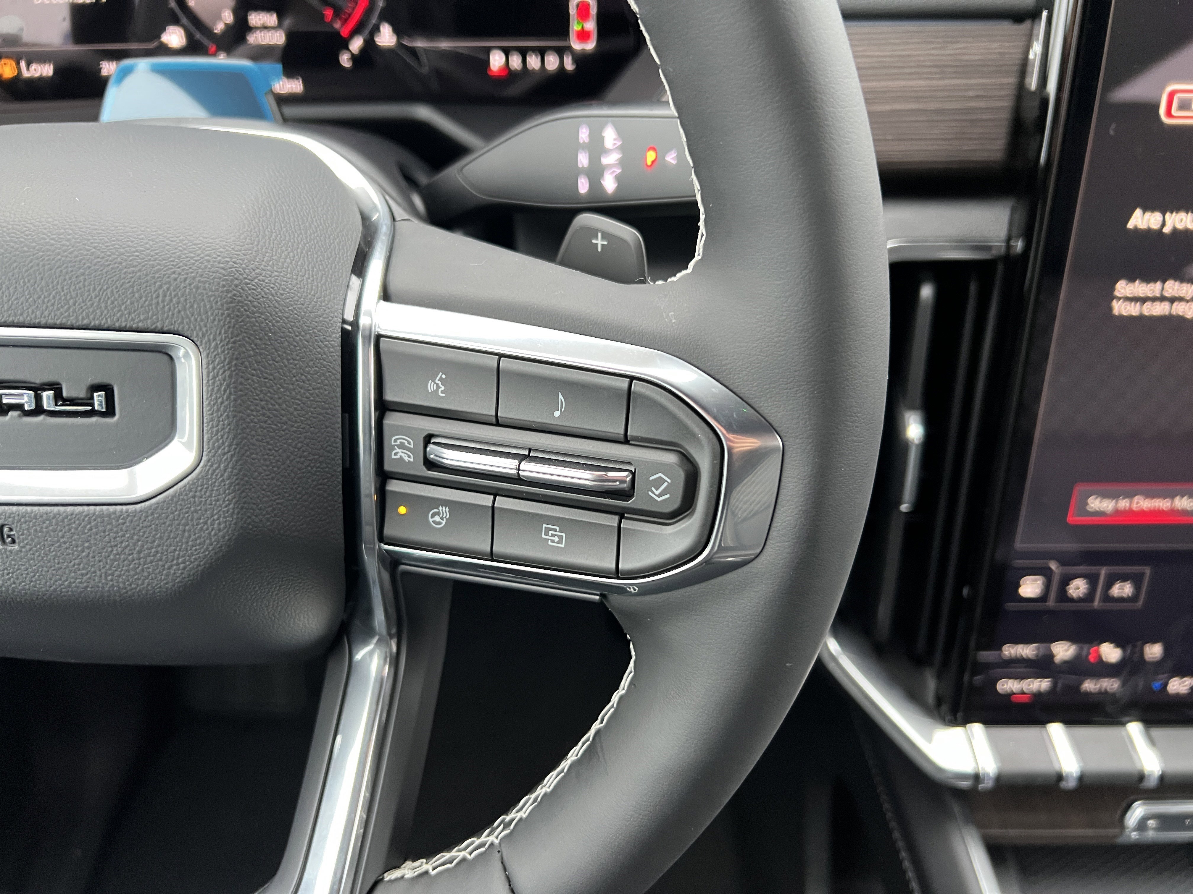 New 2026 GMC Acadia Denali w/ Super Cruise Package image 33