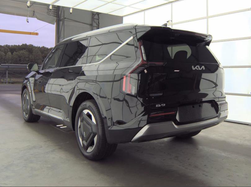 Used 2025 Kia EV9 Land image 7