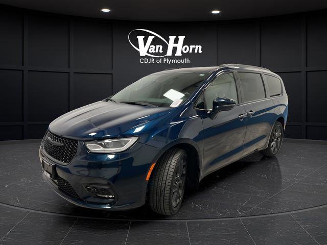 Used 2021 Chrysler Pacifica Touring-L w/ Premium & Safety Sphere Group AWD/4WD image 3