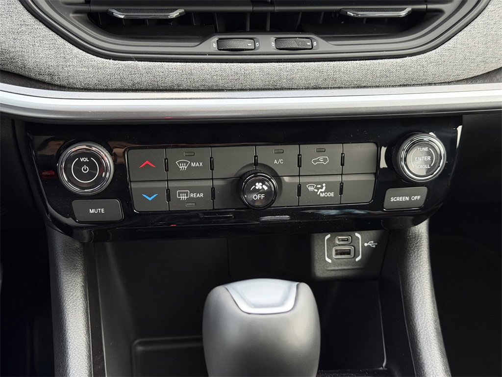 New 2026 Jeep Compass Latitude image 17