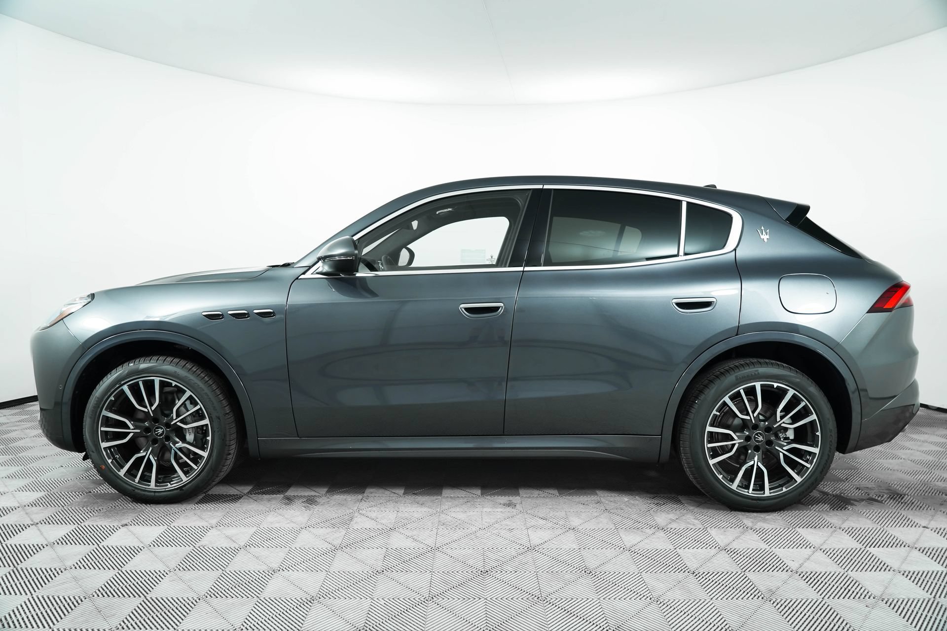 Used 2025 Maserati Grecale GT AWD/4WD image 4