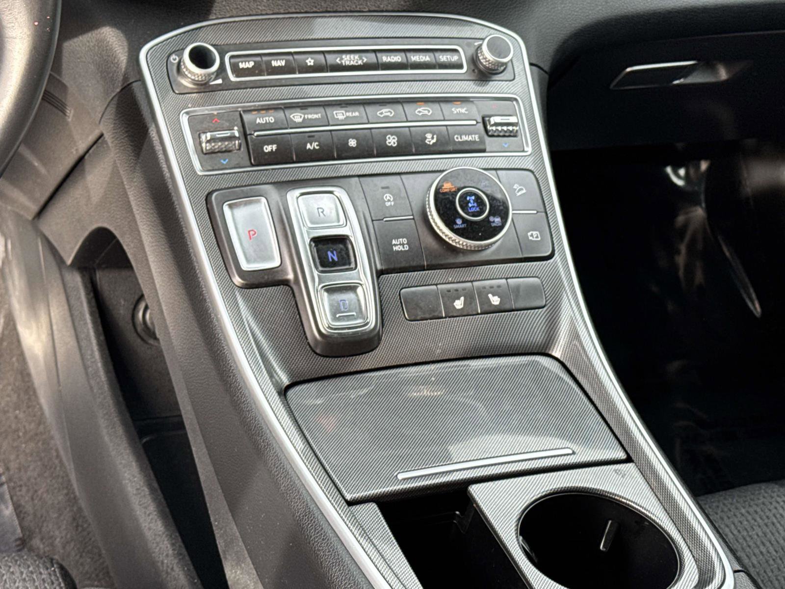 Used 2023 Hyundai Santa Fe SEL image 4