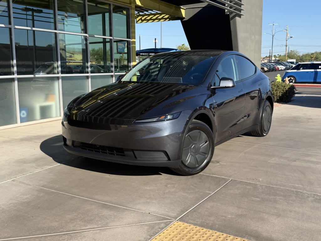 Used 2026 Tesla Model Y 2WD image 2