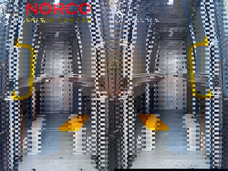 Used 2018 Mercedes-Benz Sprinter 2500 image 12