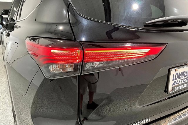 Used 2020 Toyota Highlander XLE AWD/4WD image 46