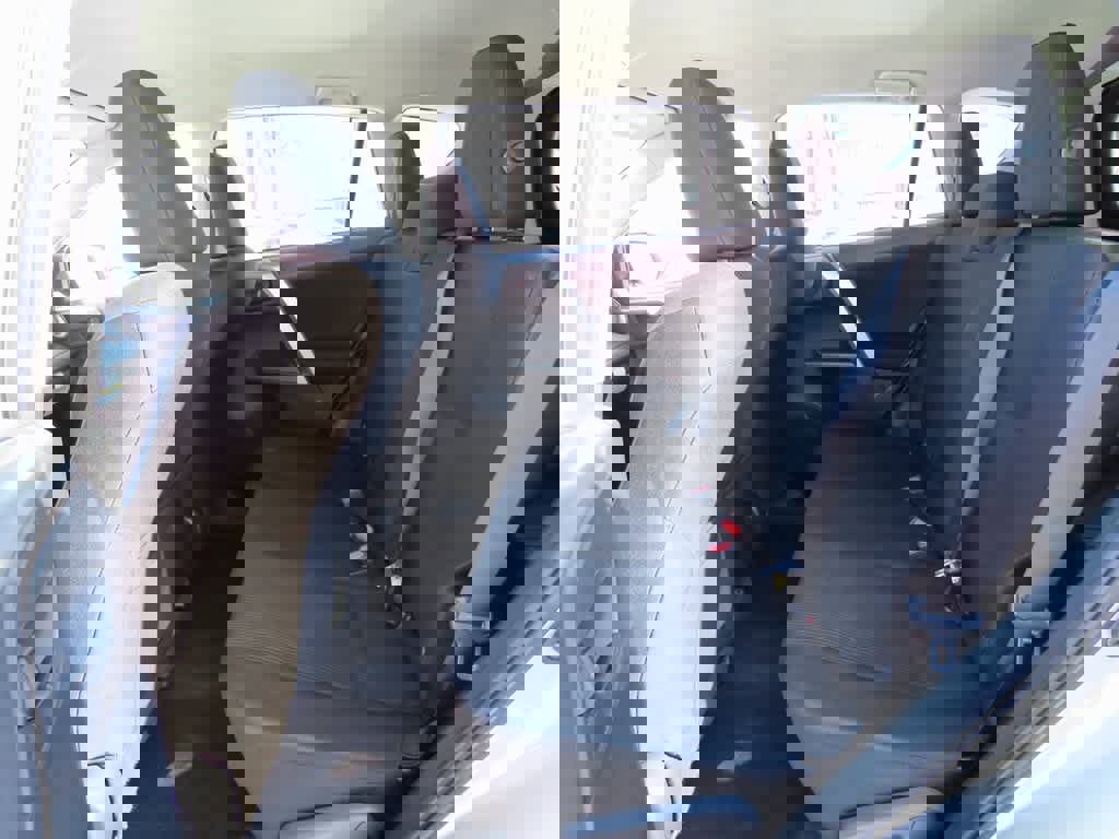 Used 2018 Toyota RAV4 LE image 14