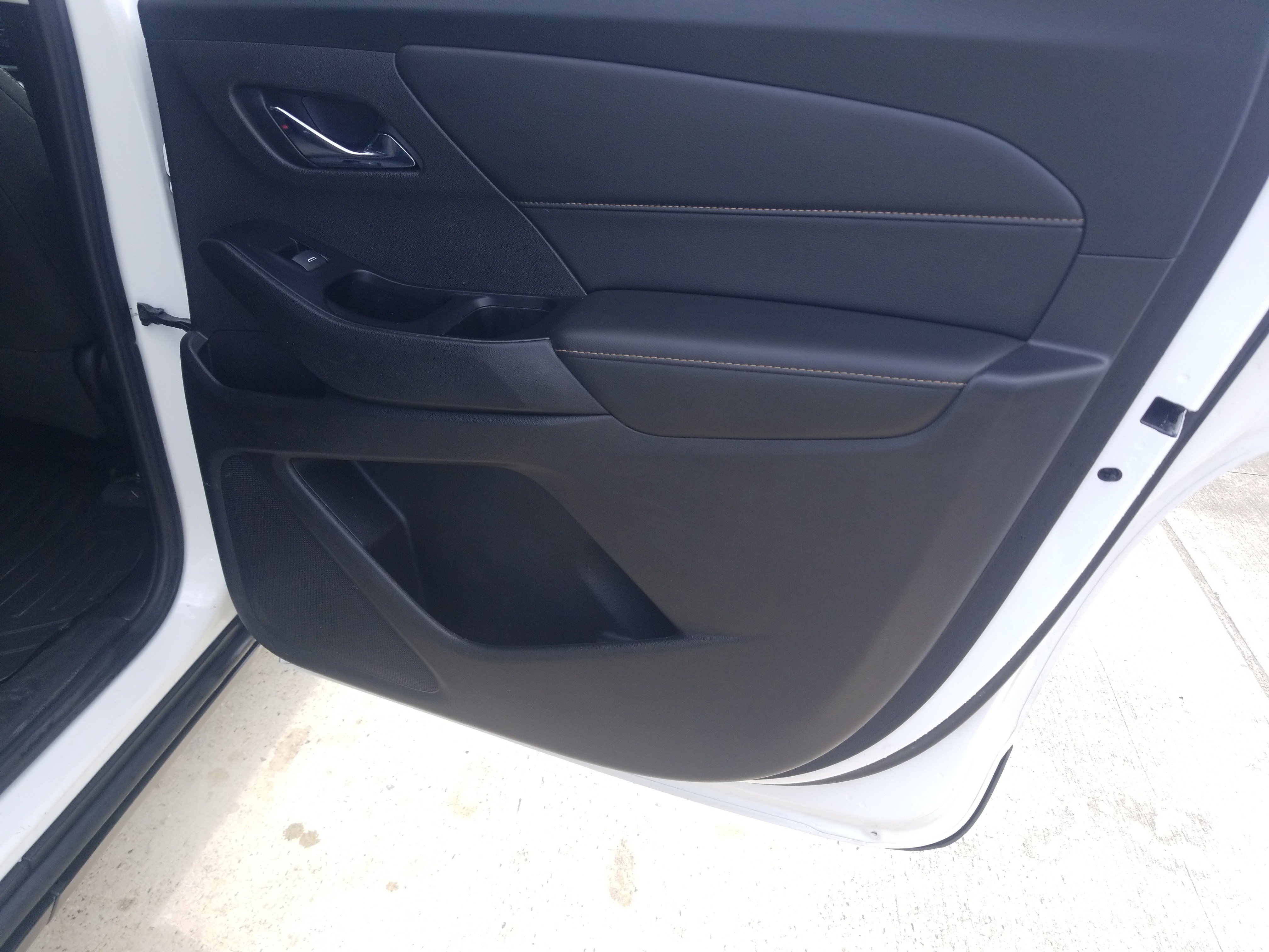 Used 2018 Chevrolet Traverse LS FWD image 14