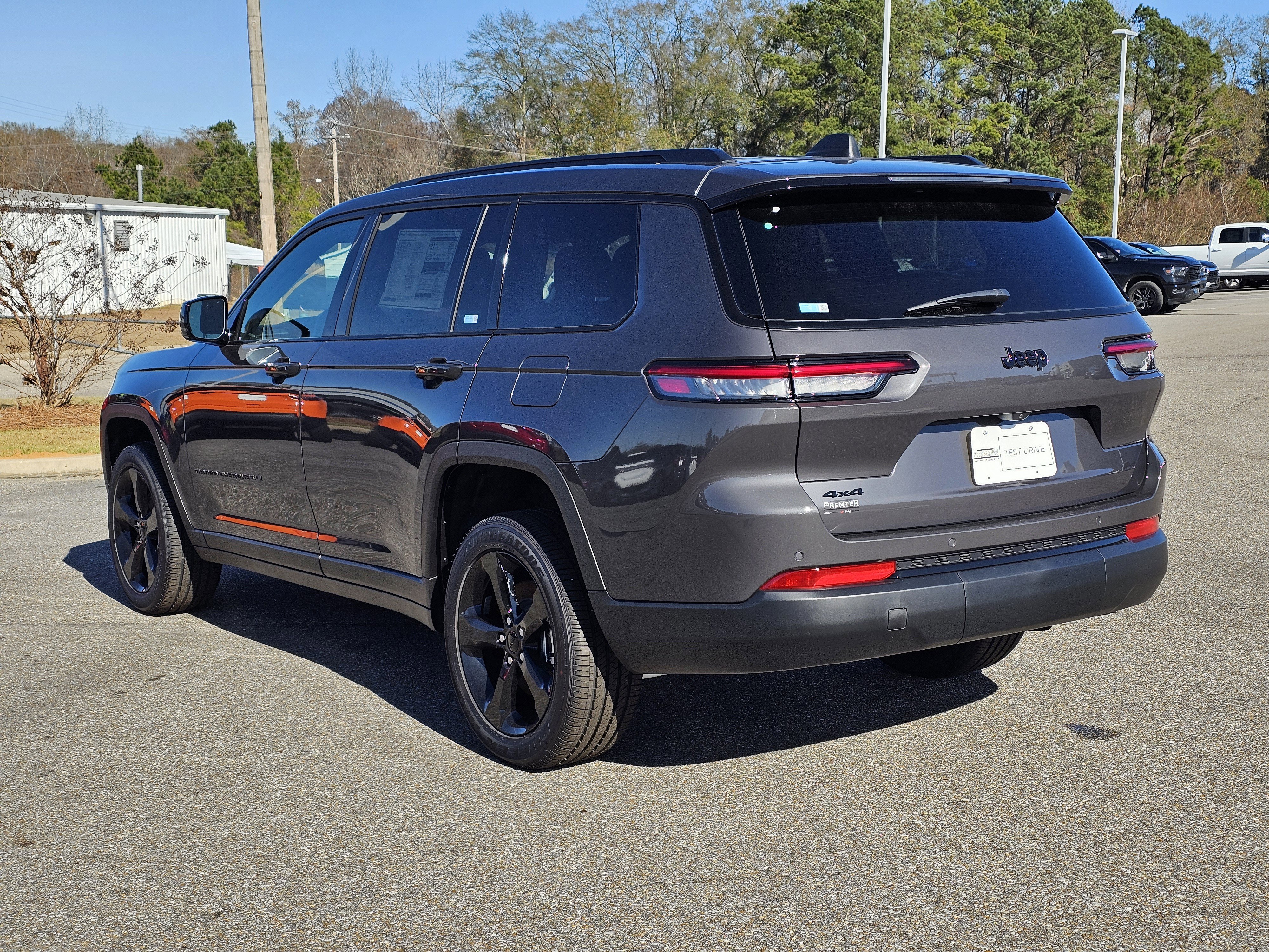 New 2025 Jeep Grand Cherokee L Altitude image 12