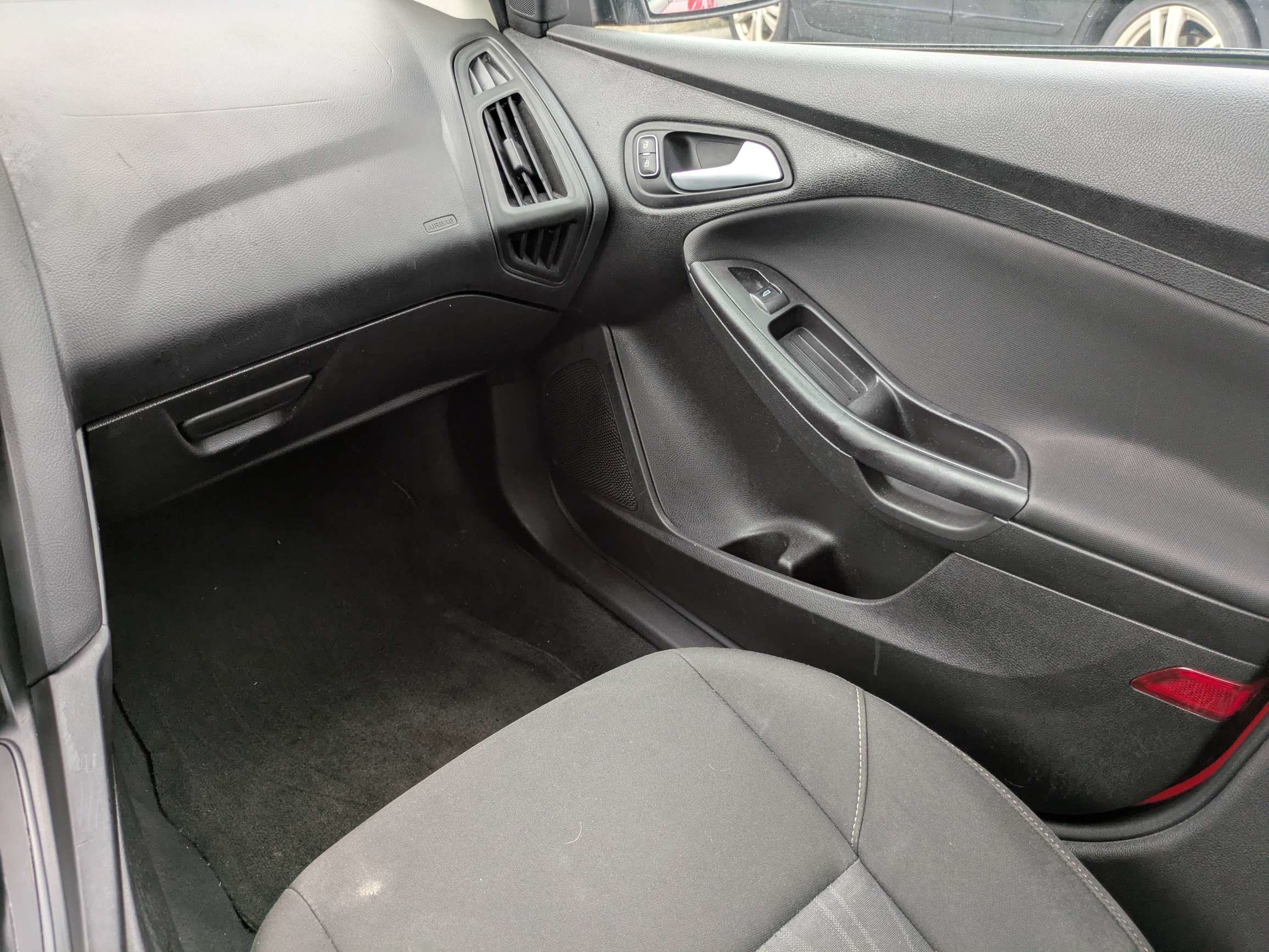 Used 2015 Ford Focus SE FWD image 19
