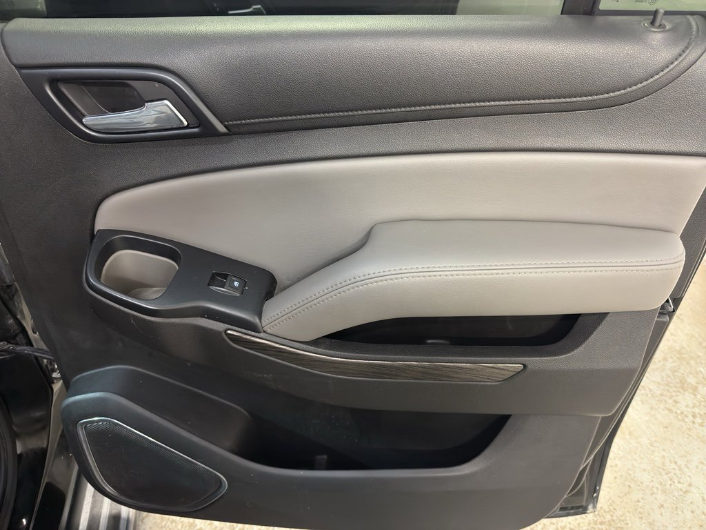 Used 2015 Chevrolet Suburban LT w/ Luxury Package image 25