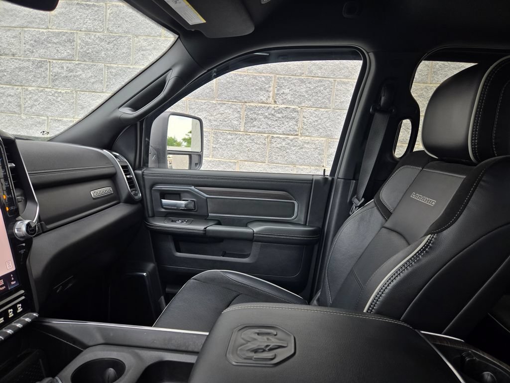 Used 2025 RAM 2500 Laramie AWD/4WD image 37