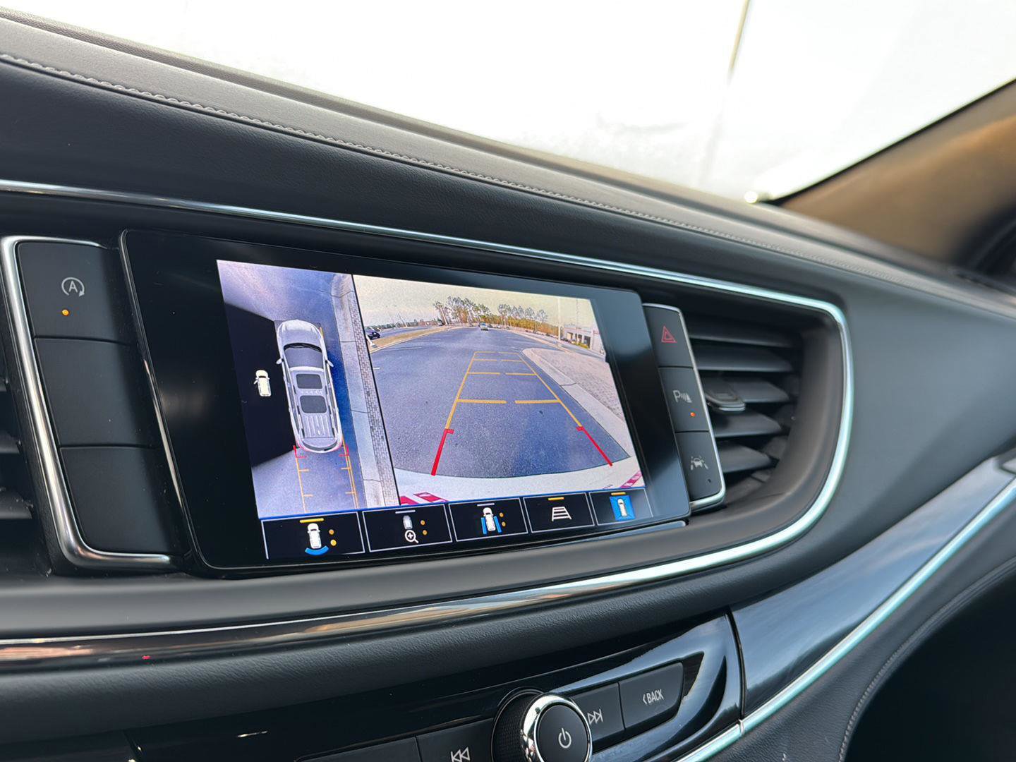 Used 2024 Buick Enclave Premium image 25