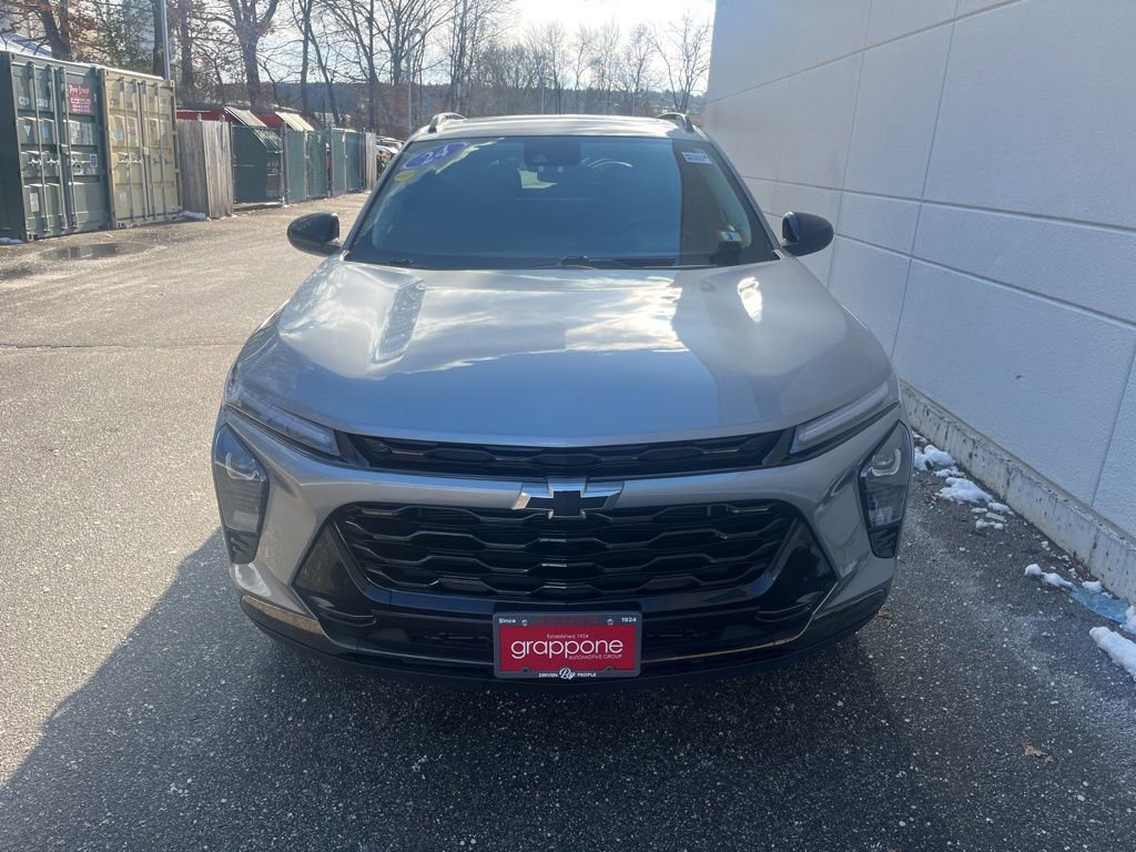Used 2024 Chevrolet Trax ACTIV w/ Sunroof Package image 3