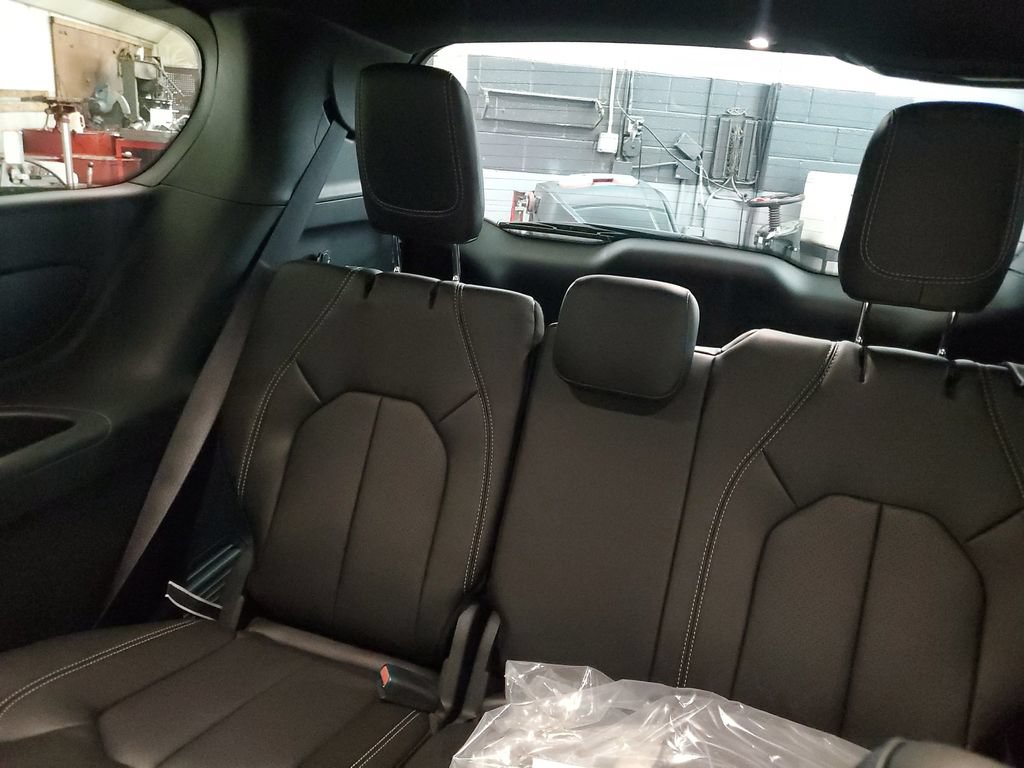 New 2027 Chrysler Pacifica Select FWD image 25