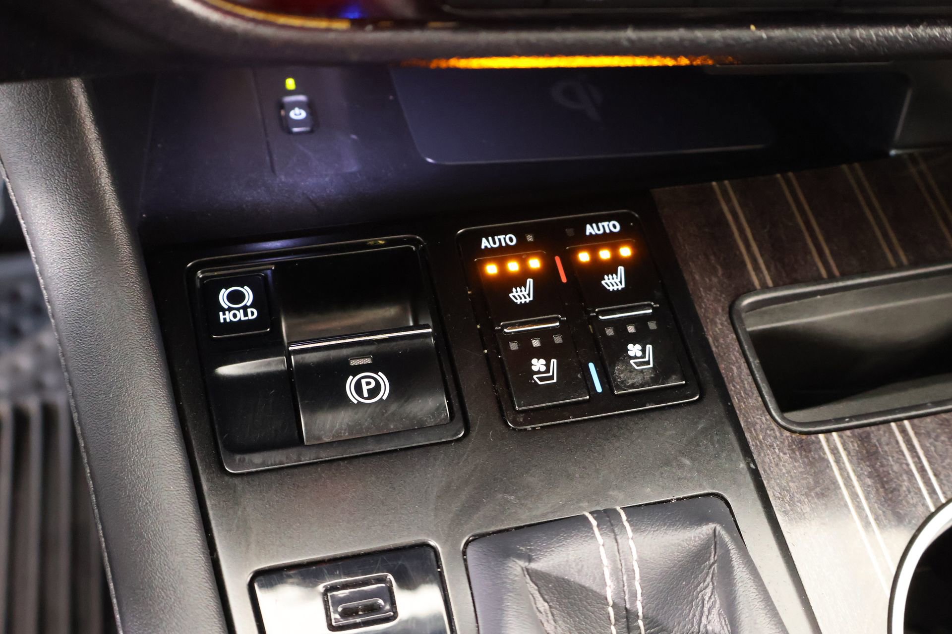 Used 2022 Lexus RX 450h AWD w/ Luxury Package image 7