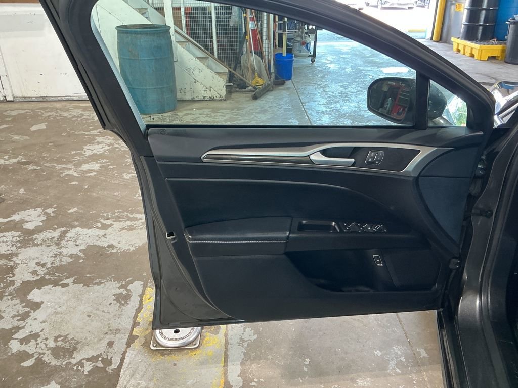 Used 2020 Ford Fusion SEL image 11