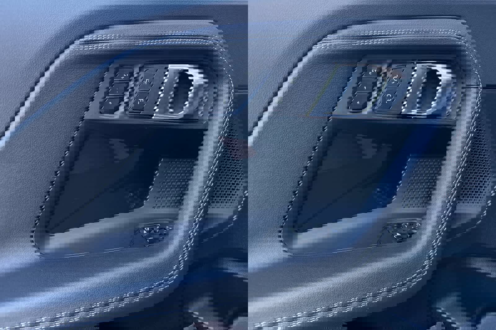 Used 2025 BMW 230i Coupe w/ M Sport Package image 12