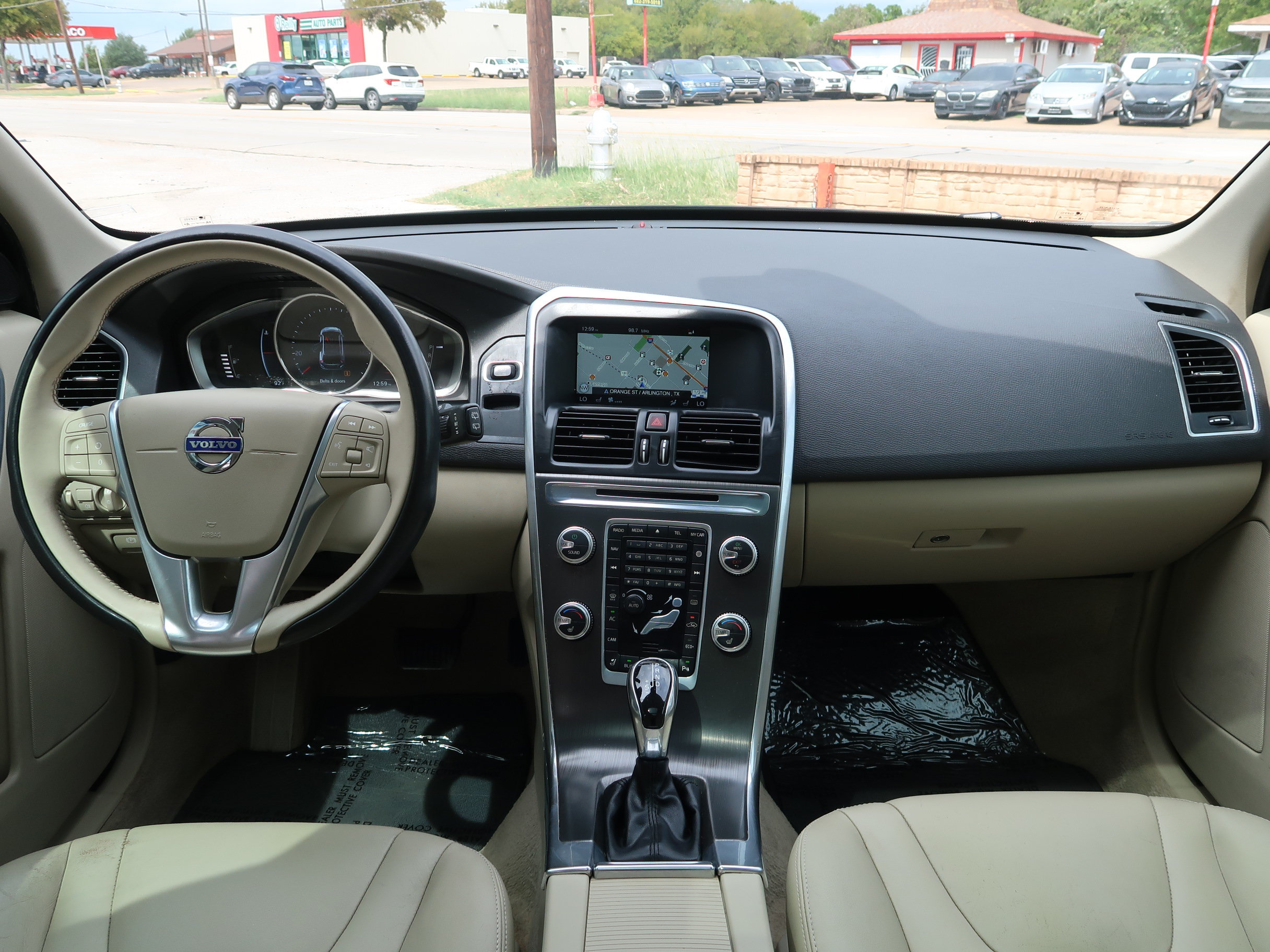 Used 2015 Volvo XC60 T5 Premier w/ Proximity Package FWD image 11