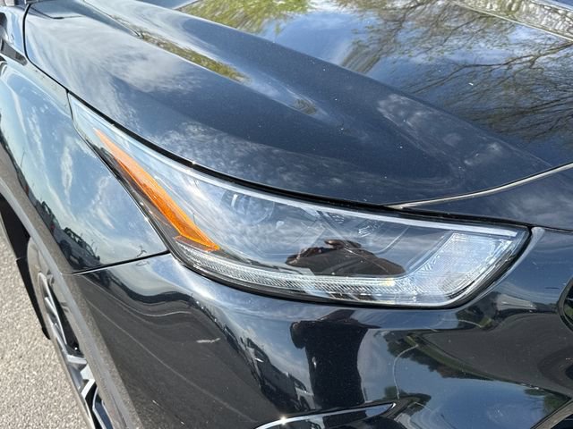 Used 2022 Toyota Highlander XSE AWD/4WD image 12