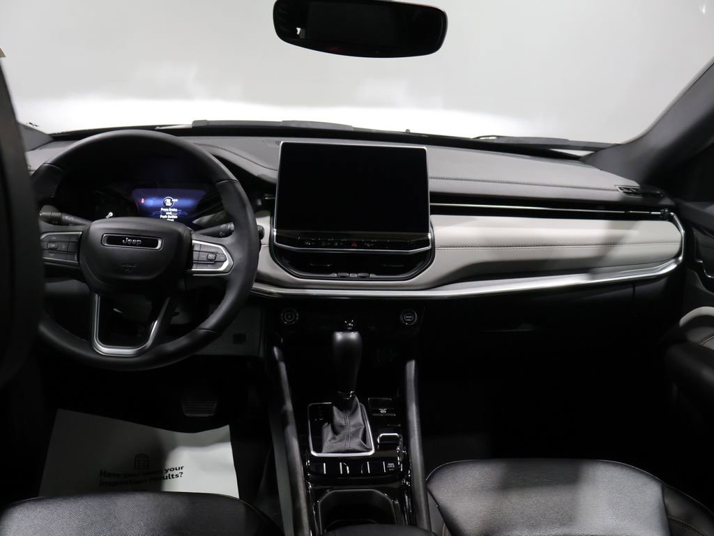 Used 2024 Jeep Compass Limited image 17