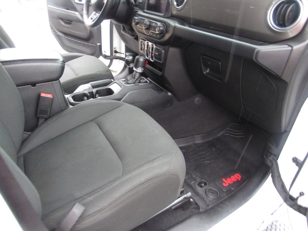 Used 2018 Jeep Wrangler Unlimited Sahara AWD/4WD image 21