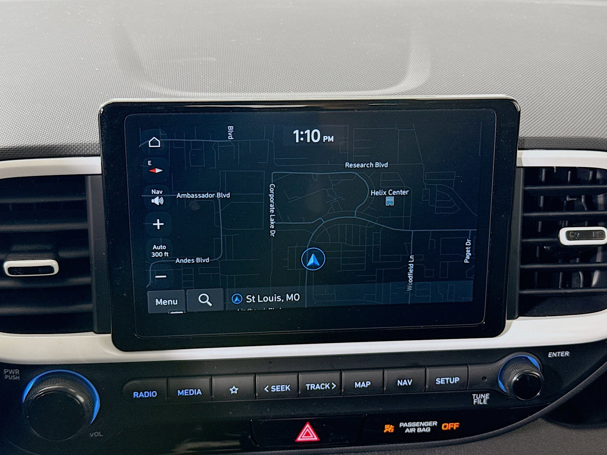 Used 2023 Hyundai Venue Limited image 15