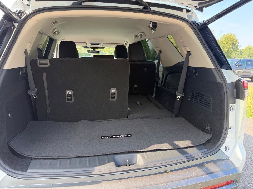 New 2026 Nissan Pathfinder SL FWD image 15
