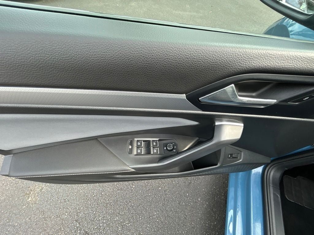 Used 2025 Volkswagen Jetta SE FWD image 16