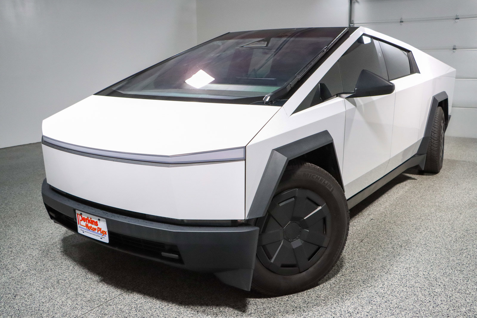 Used 2024 Tesla Cybertruck AWD Crew Cab image 27