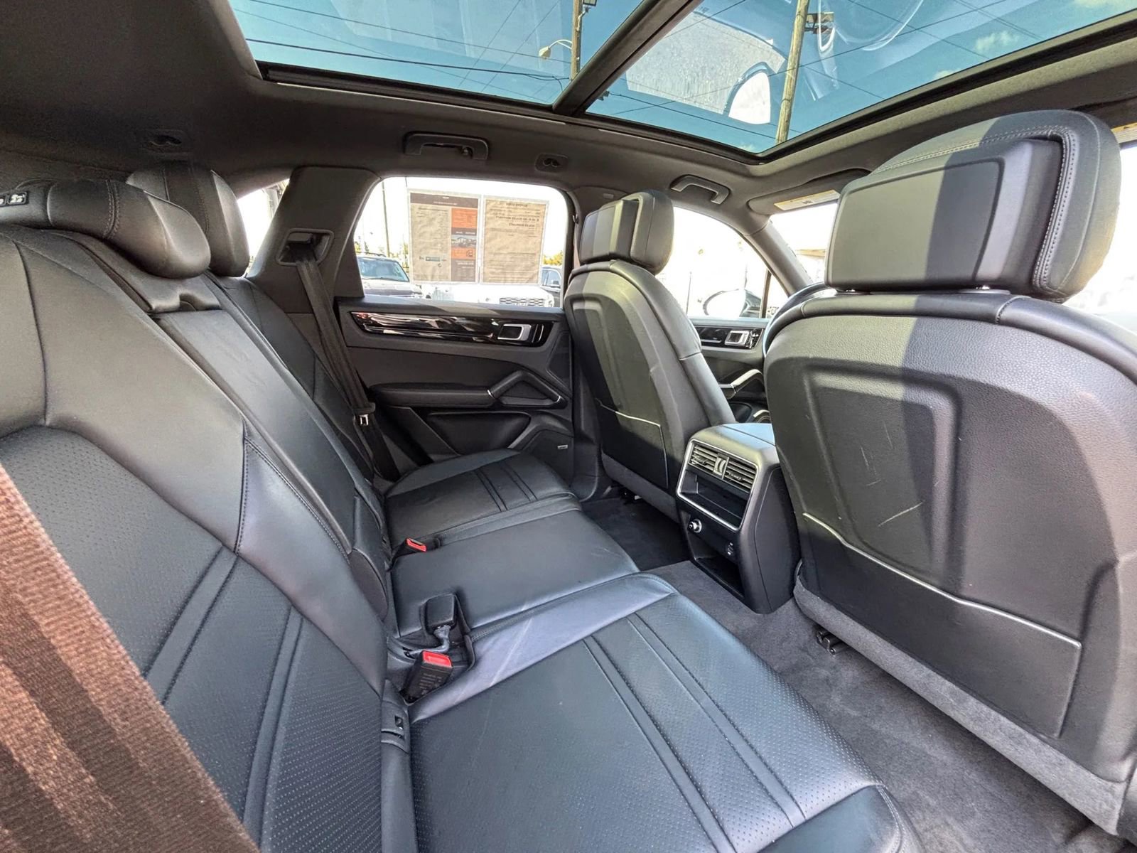 Used 2019 Porsche Cayenne S image 39