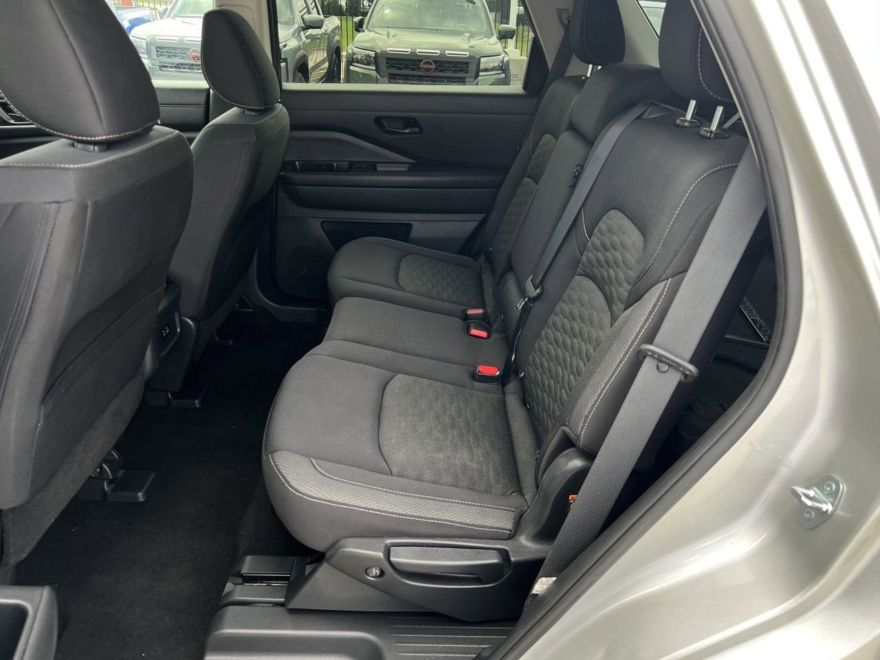Used 2023 Nissan Pathfinder SV AWD/4WD image 11