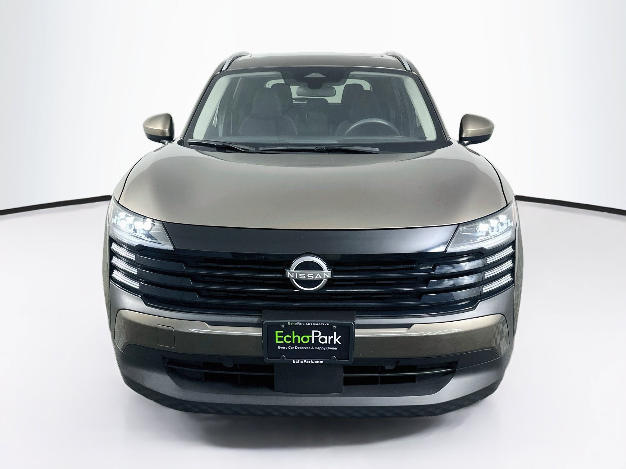 Used 2025 Nissan Kicks SV w/ SV Premium Package FWD image 2