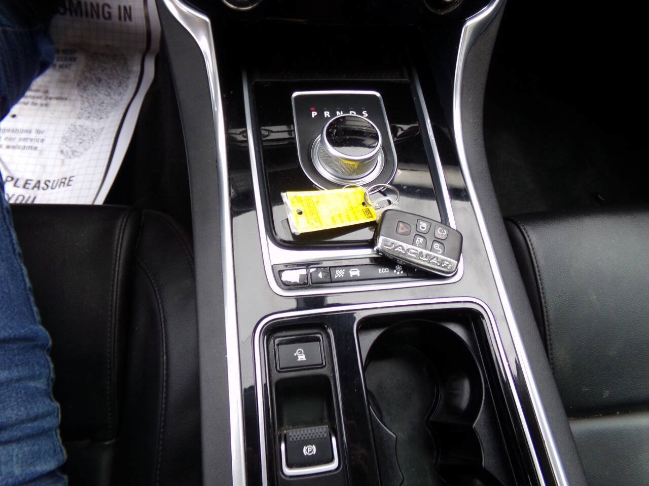 Used 2016 Jaguar XF Premium RWD image 20