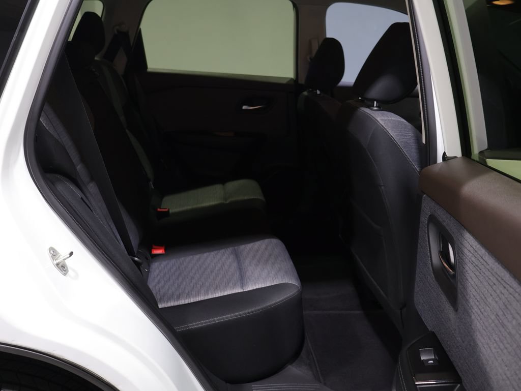 Used 2023 Nissan Rogue SV AWD/4WD image 18