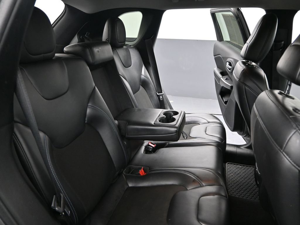 Used 2020 Jeep Cherokee Latitude Plus w/ Comfort/Convenience Group image 26