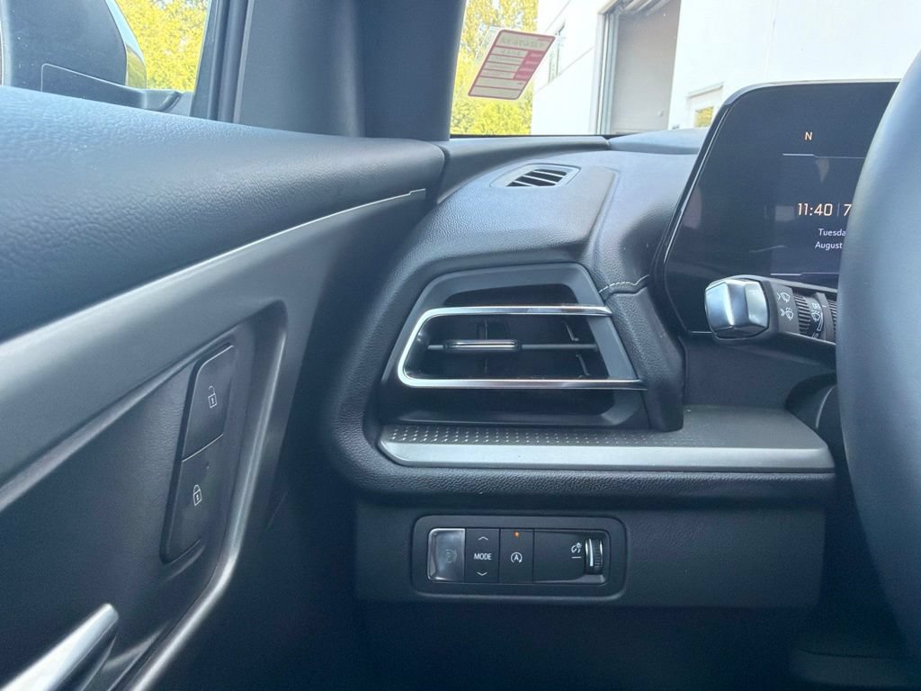 Used 2025 Chevrolet Traverse LT w/ Midnight/Sport Edition FWD image 17